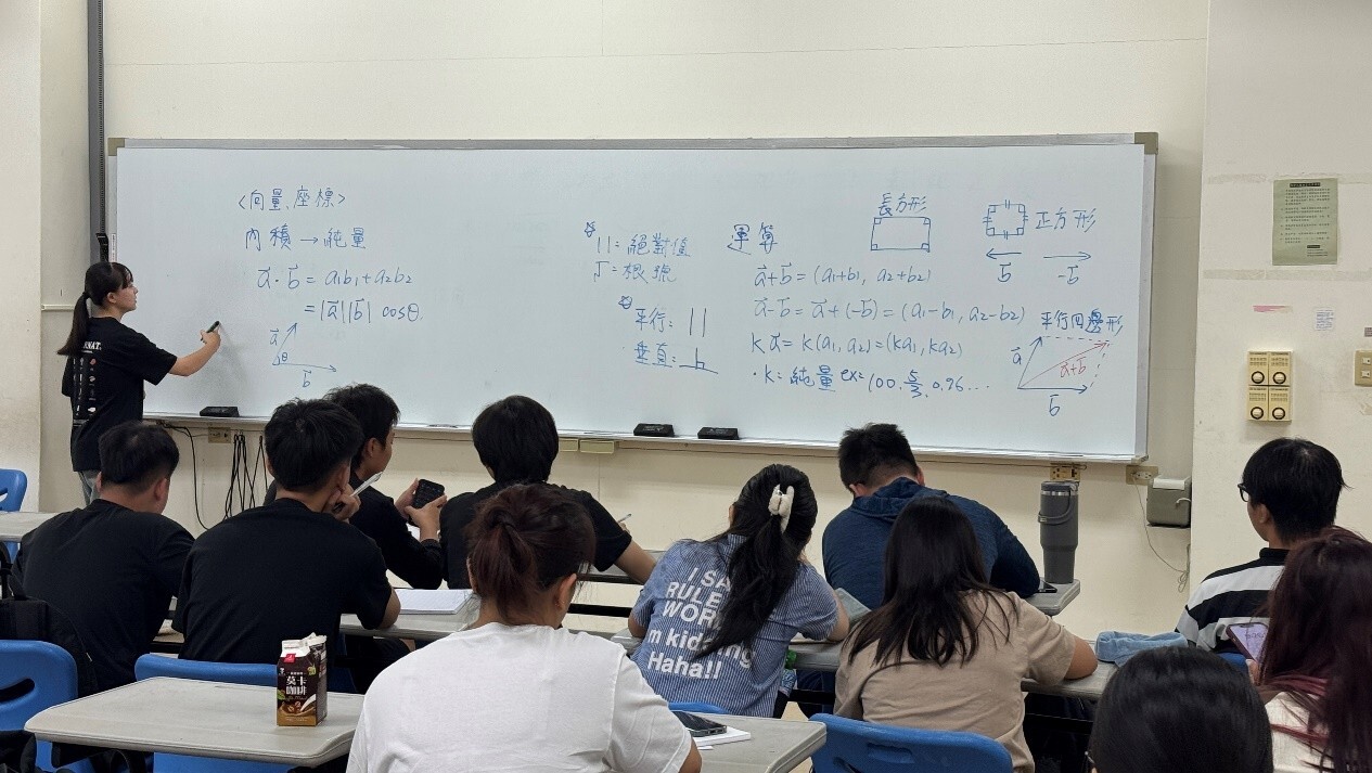 為協助學生順利銜接工程相關科系課程，華語先修第二學期特別安排數學及物理加強輔導課程，每週2小時，透過重點複習與觀念統整，強化學生的基礎學科能力。To prepare students for engineering-related degree programs, the second semester of the Chinese preparatory curriculum includes two hours per week of supplemental mathematics and physics instruction, reinforcing key concepts and strengthening foundational skills.