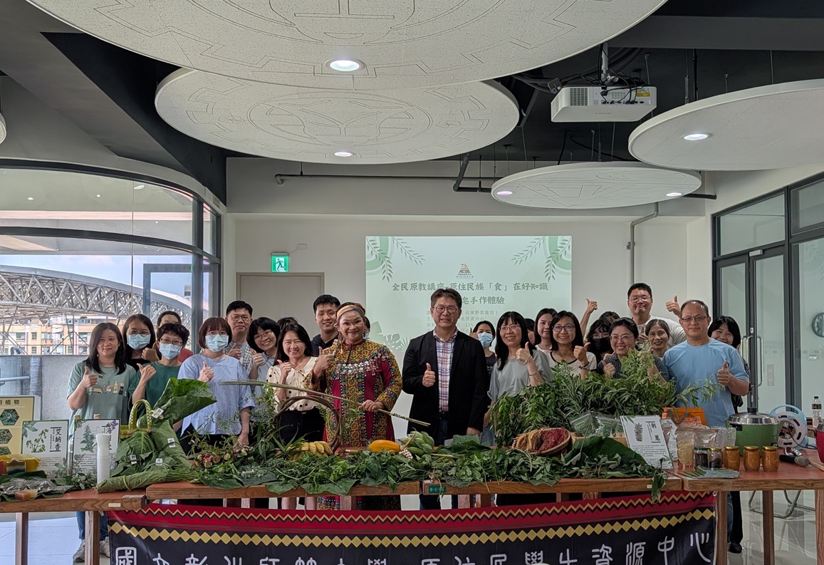 李宗信學務長及與會教職員共同合影