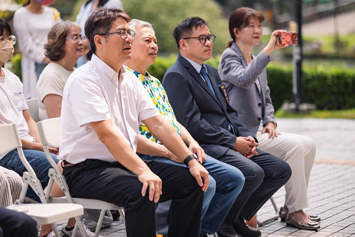 李學務長與校內師長、校友嘉賓蒞臨開幕式現場,與師生一同見證115年畢業系列活動啟動。