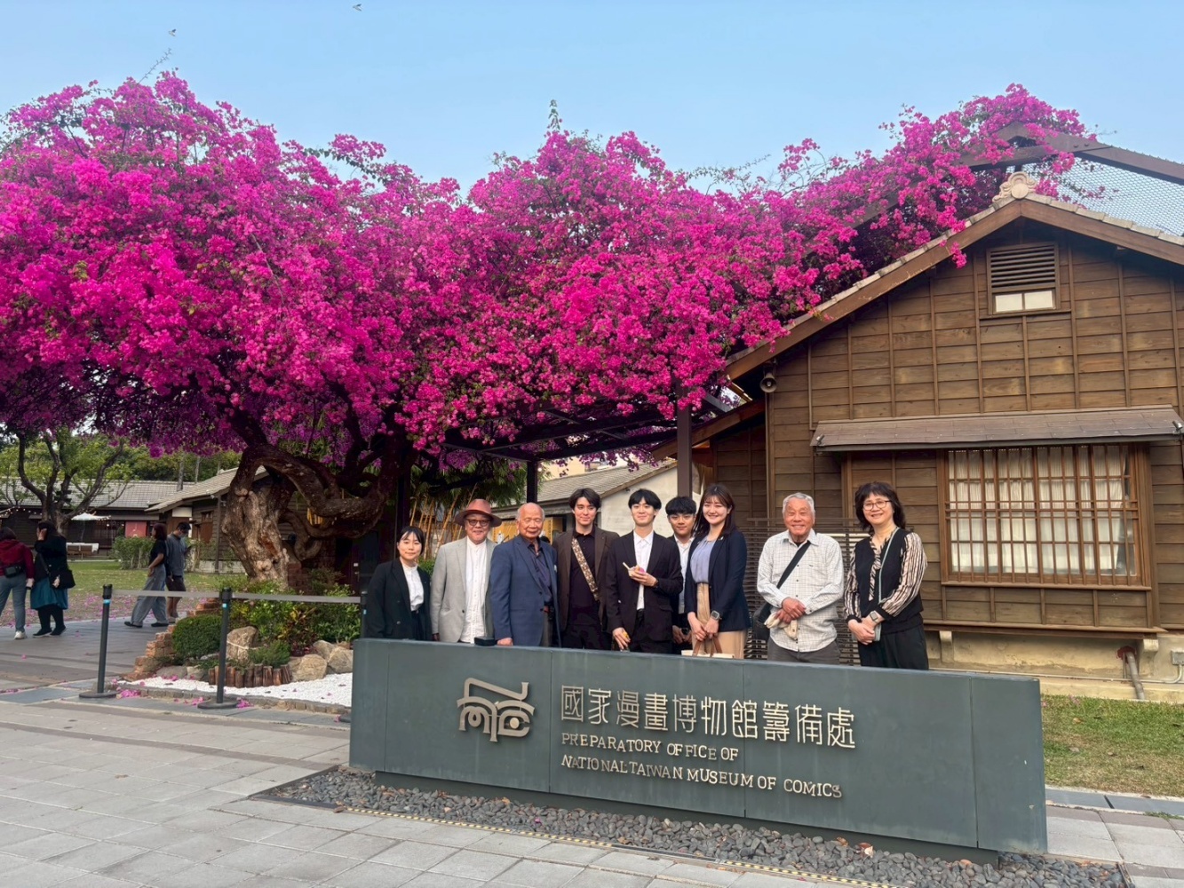 大和住建訪賓造訪臺中的國家漫畫博物館園區。Members of the Yamato Juken delegation visit the National Taiwan Museum of Comics in Taichung.