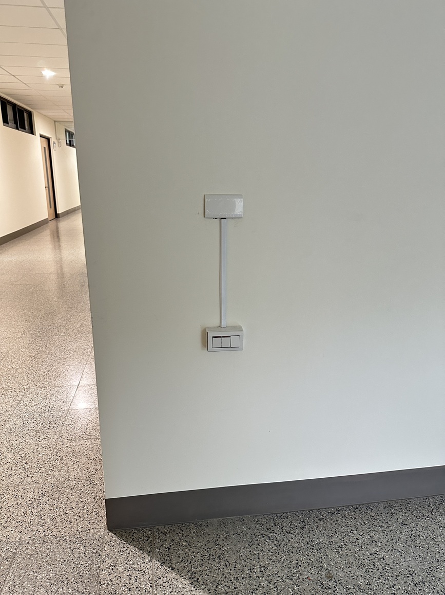 理學一館每層樓公共空間增設符合行動不便者使用高度之電燈開關及插座