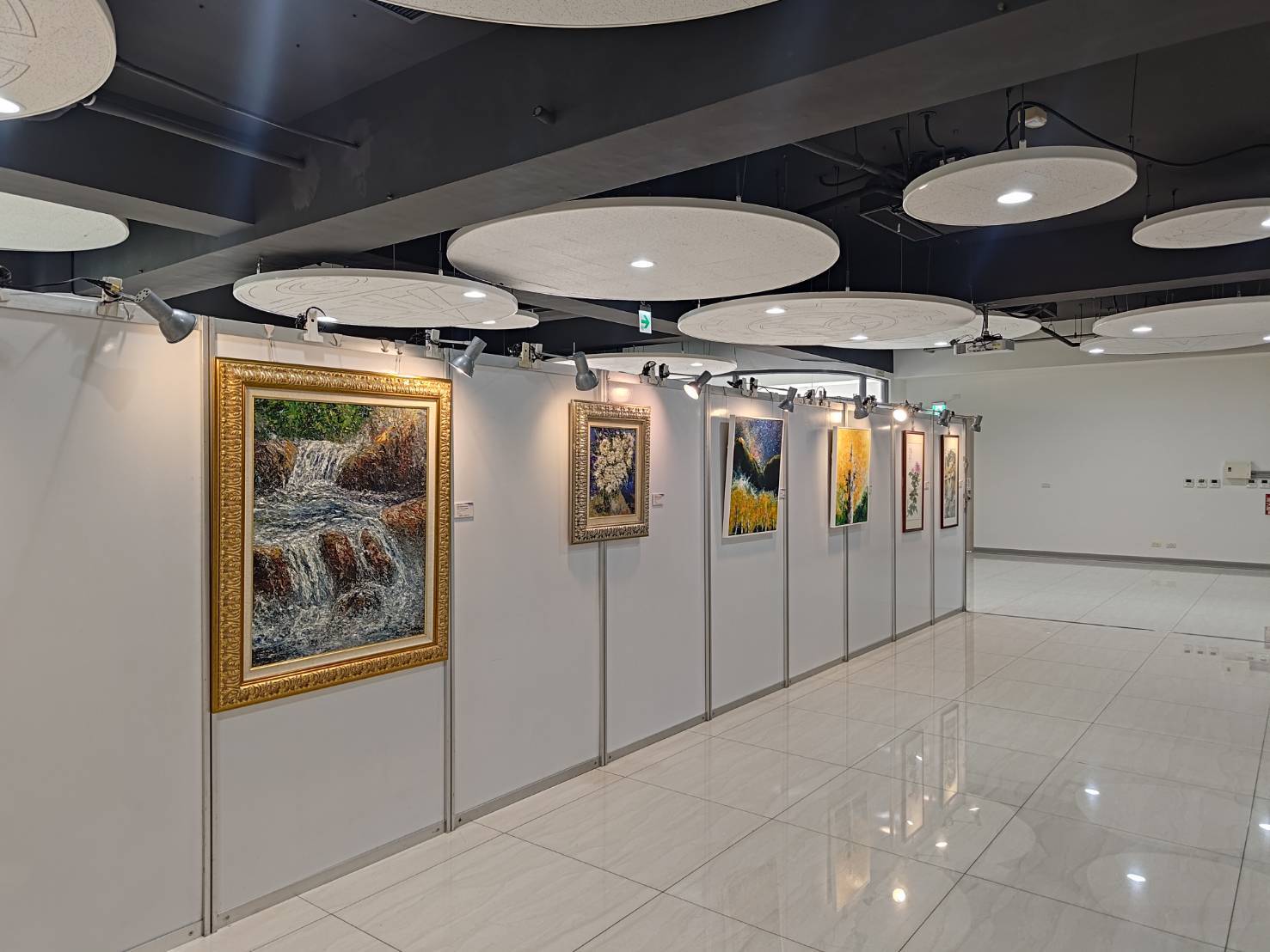 參展陣容星光熠熠,藝術家們將對美的追求昇華為社會大愛。